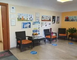 La sala d’attesa della clinica